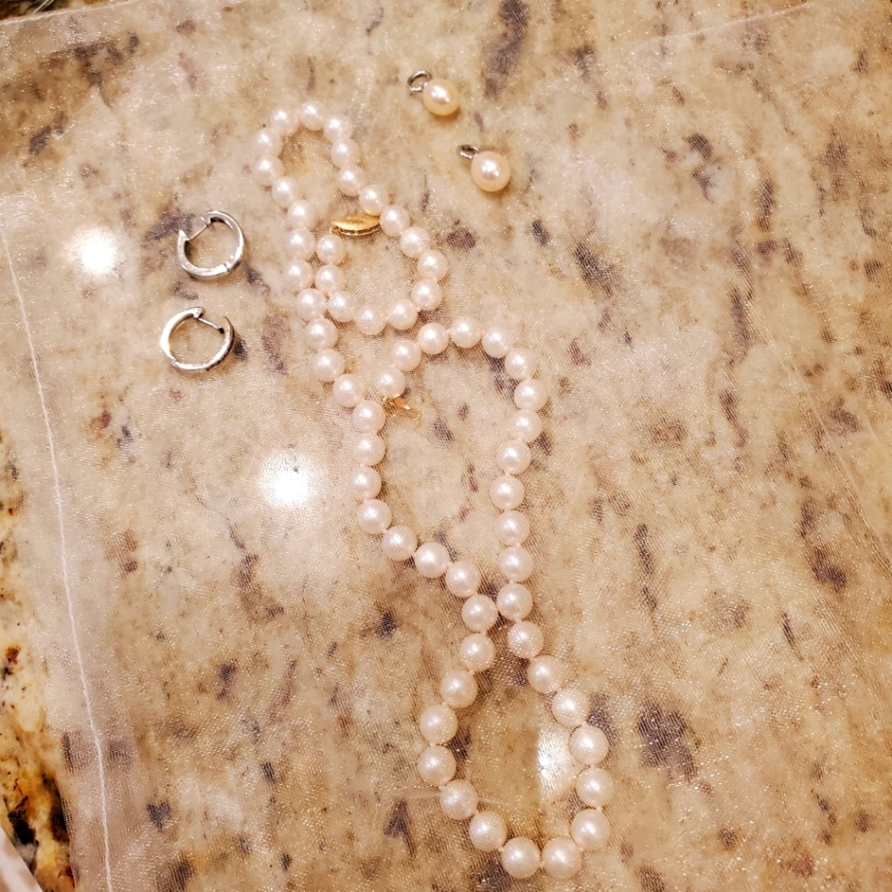 14k White Gold Earrings w Diamonds + Pearls Necklace added as a 🎁 bonus! - Picture 6 of 11